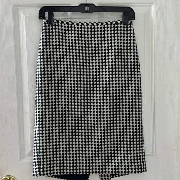 Ann Taylor Loft Skirt size 0 - Picture 2 of 5